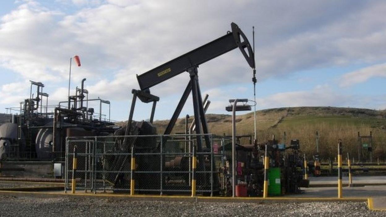 Nodding donkey at Kimmeridge oilfield