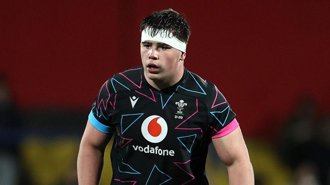 The teenage Cardiff hooker ignoring Wales hype — image supplied by BBC Sport's feed
