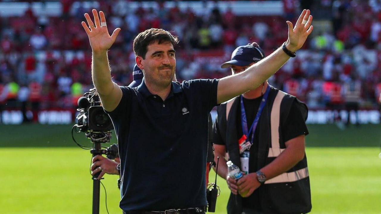 Andoni Iraola salutes the Bournemouth crowd on his final appearance for the club