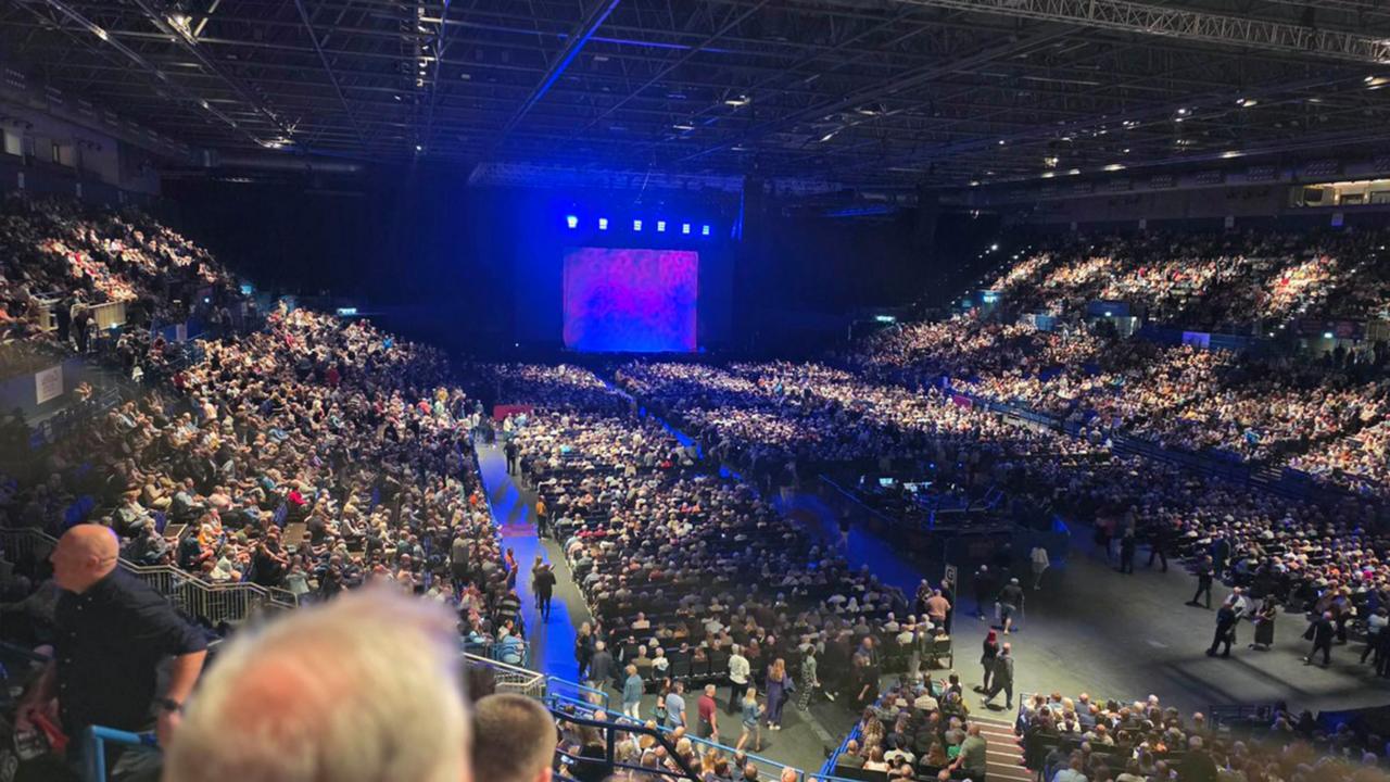 Peter Kay show halted after suspicious bag found; teenager arrested on suspicion of bomb hoax — image 5