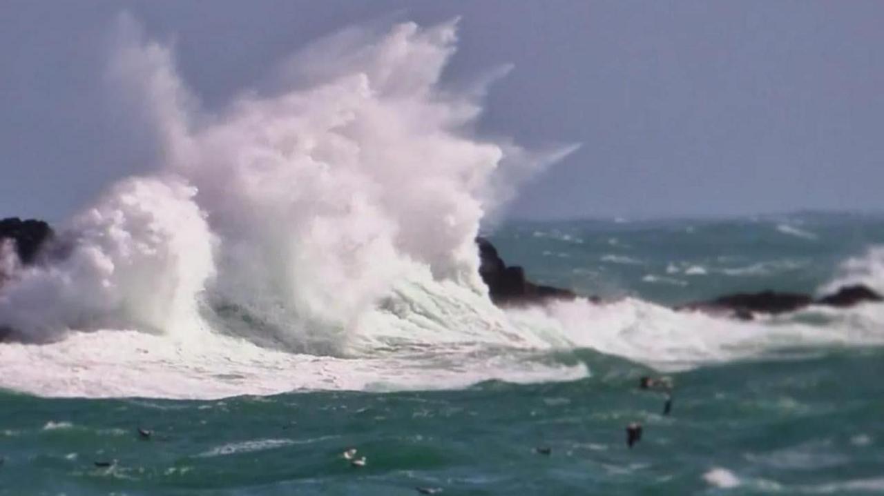 Waves crashing on rocks at Mousehole