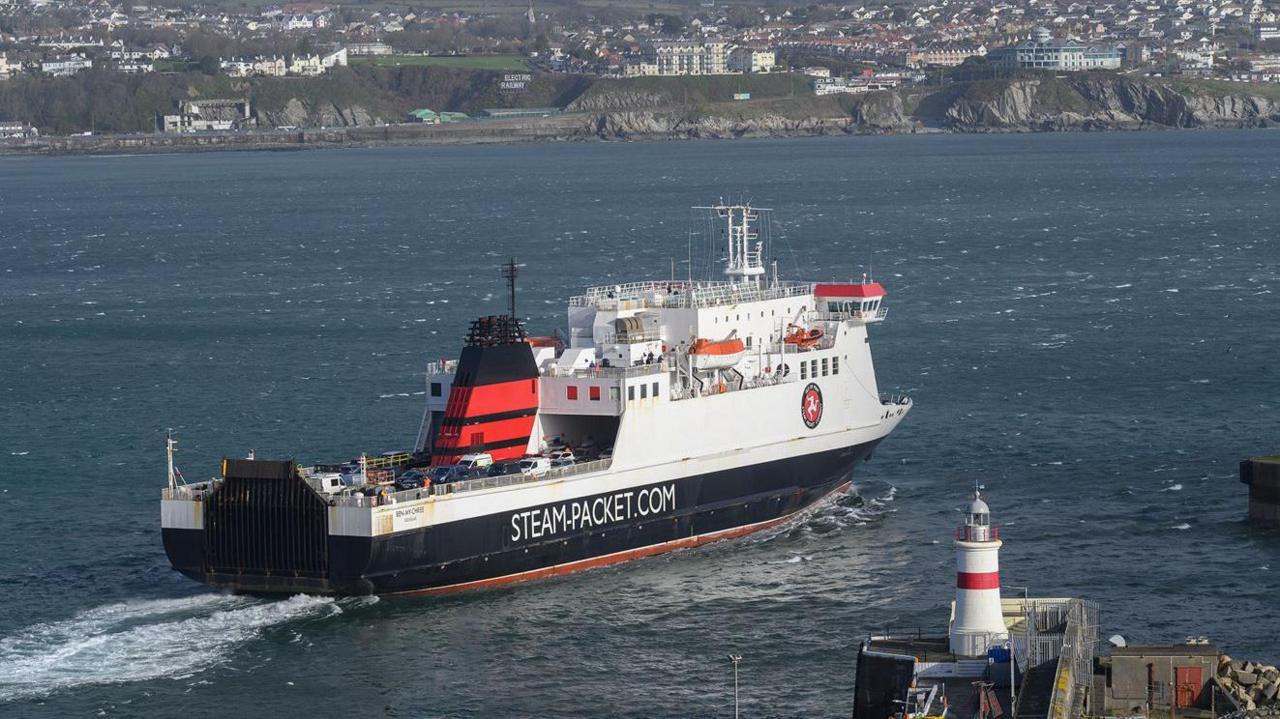 Ben-My-Chree leaving Douglas Harbour