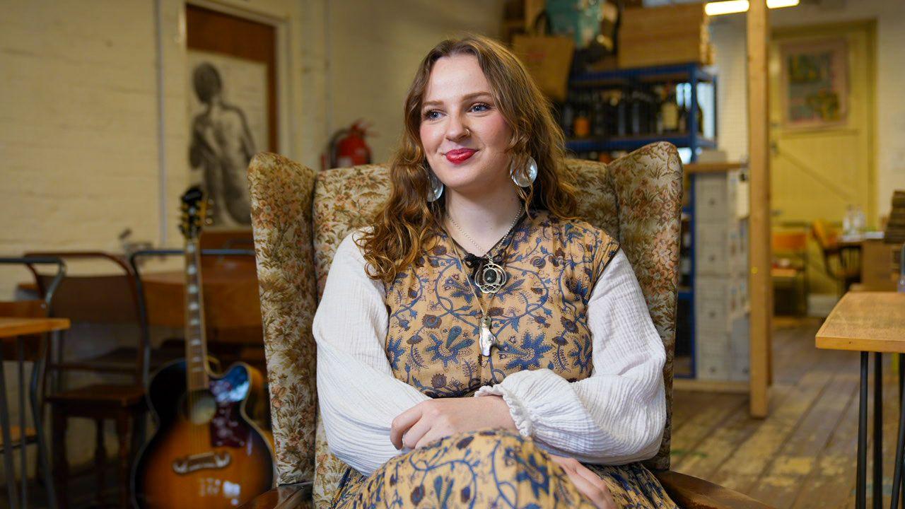Artist gwerin, Mari Mathias