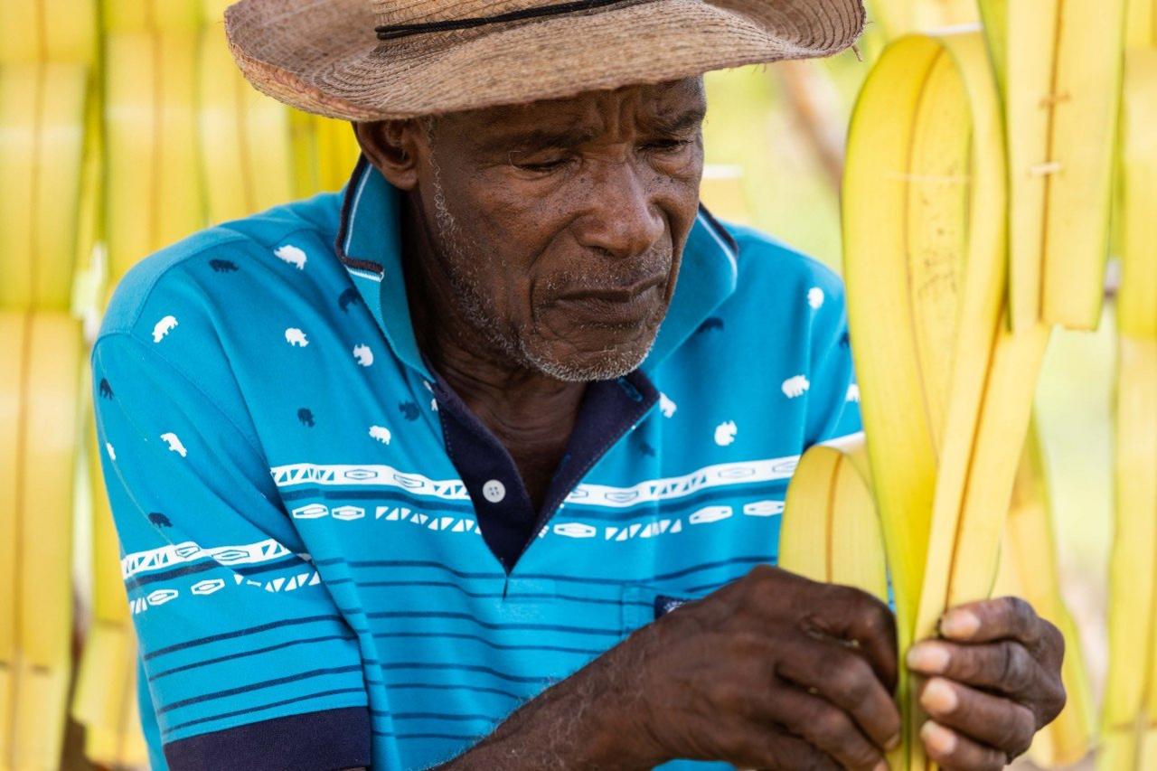 Marino Hurtado, 71, has been building the balsadas every year for more than 40 years. Guapi, Cauca. December 07, 2022.