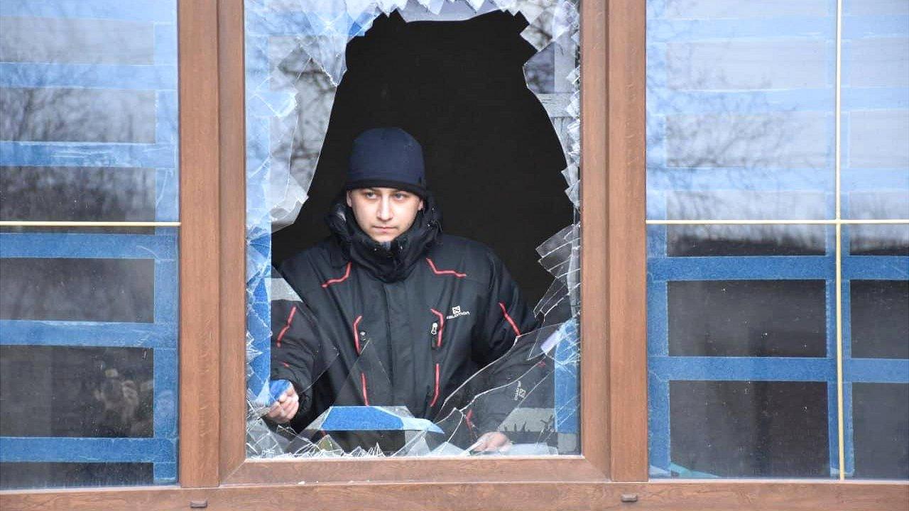 Damaged building in Kramatorsk