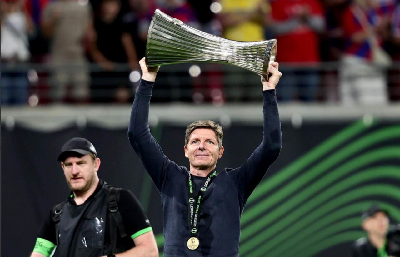 Crystal Palace manager Oliver Glasner celebrates with the trophy 