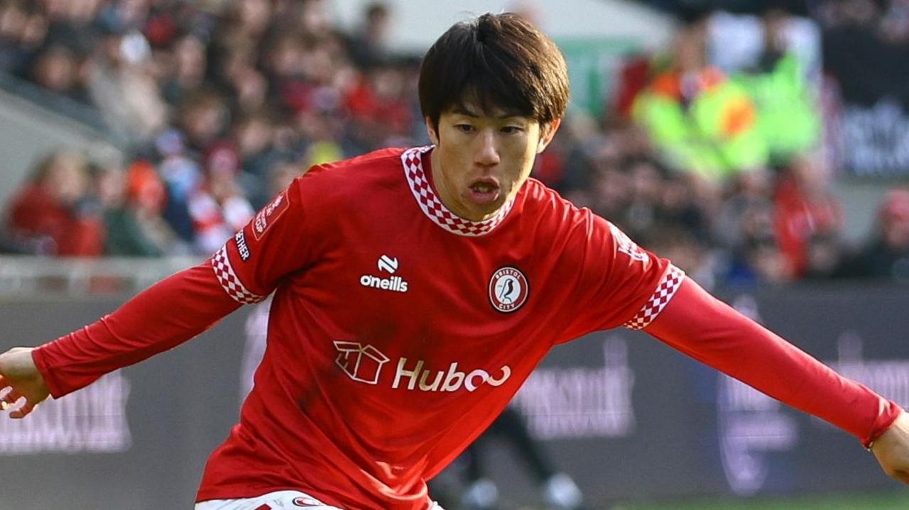 Yu Hirakawa in action for Bristol City