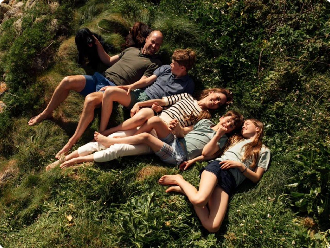 William and Catherine Mark 15 Years of Marriage with New Family Portrait — image 2
