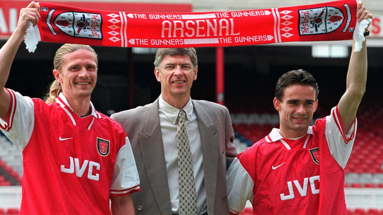 Arsene Wenger (centre)