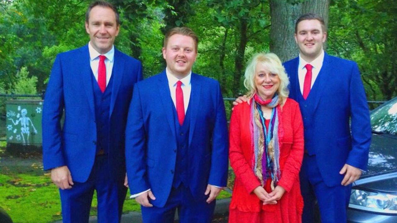 Llun Trio gydag Annette Bryn Parri