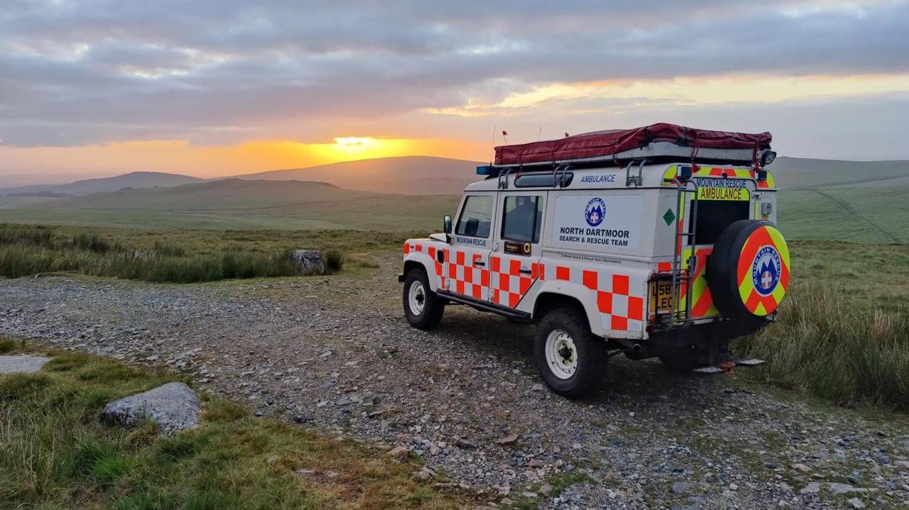 Oldest search and rescue Land Rover on final tour - BBC News
