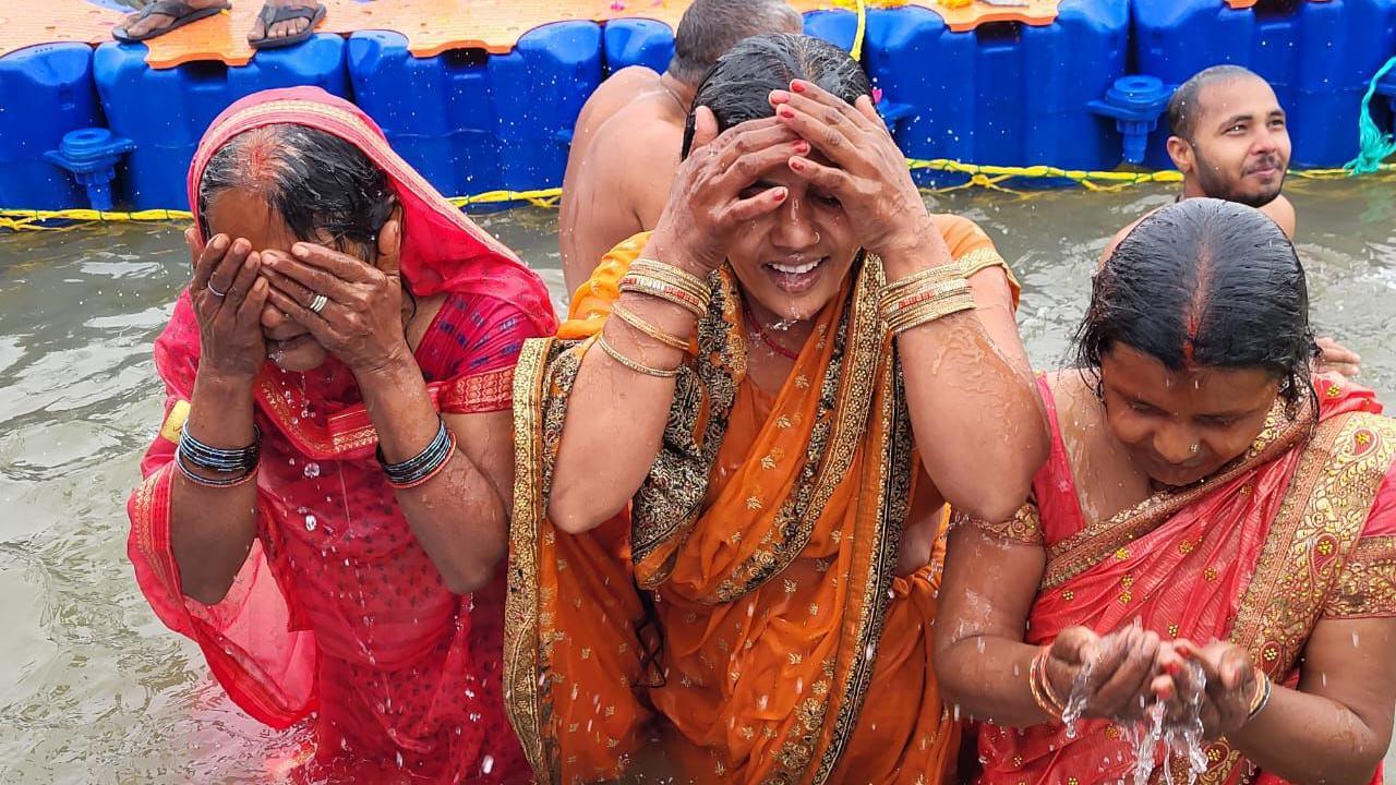 Devotees at Maha Kumbh