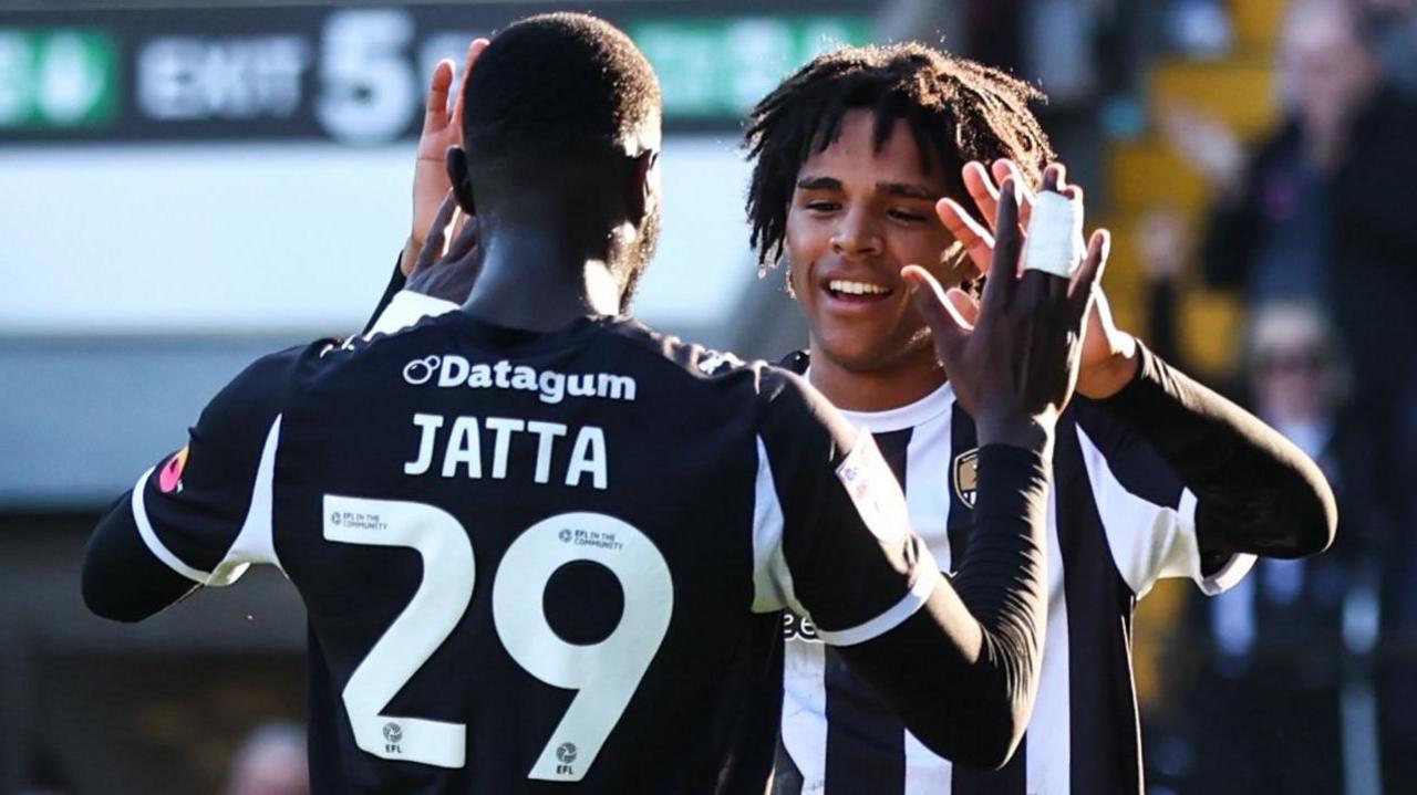 Alassana Jatta of Notts County scores his sides fourth goal of the match and celebrates
