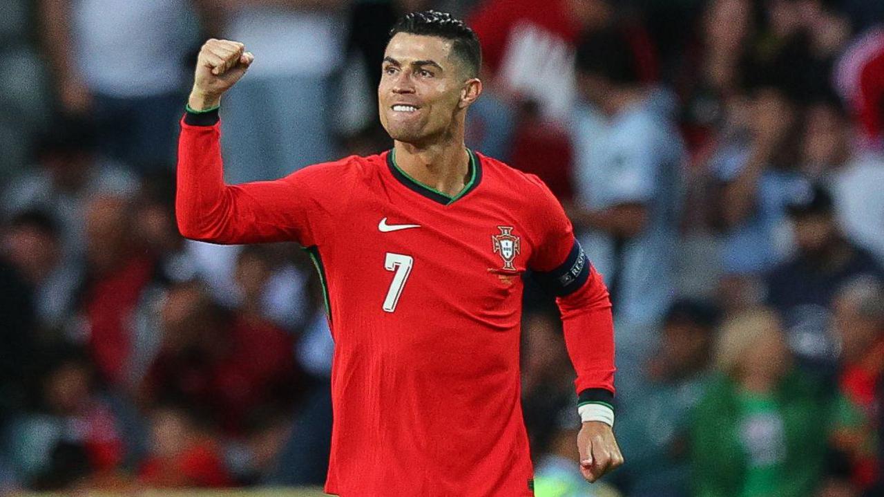 Cristiano Ronaldo celebrates