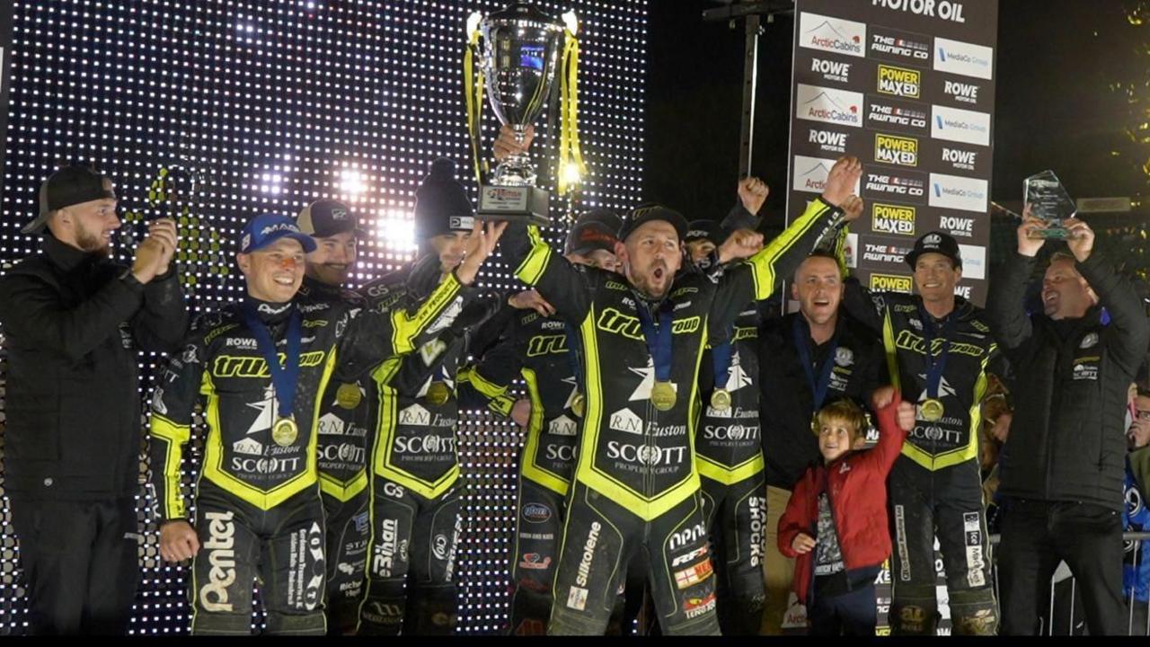 Ipswich Witches receive the Premiership title trophy