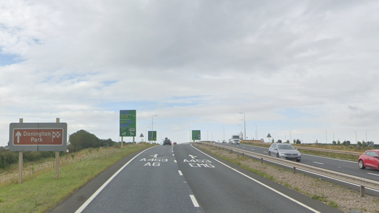 A Google Streetview image of the dual carriagway A453 near Kegworth with light traffic. 