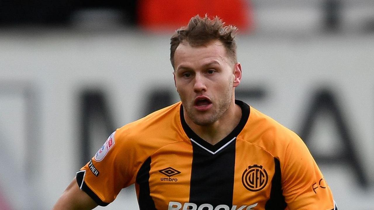 Eliott Nevitt in action for Cambridge United last season