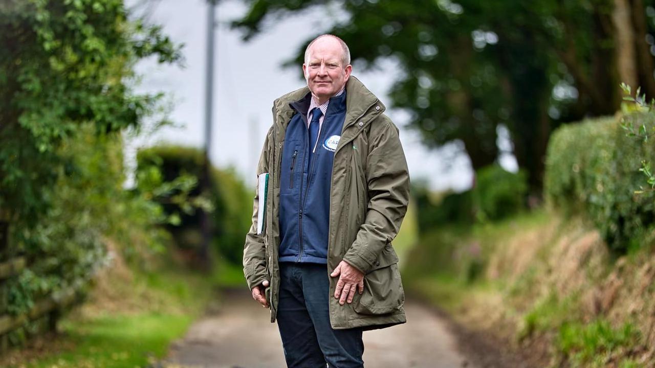 Jonathan Crimes, o Cara Wales, Dyfed, hefyd wedi wobrwyo yn y categori Cynghorydd ar Dda Byw (Livestock Adviser).