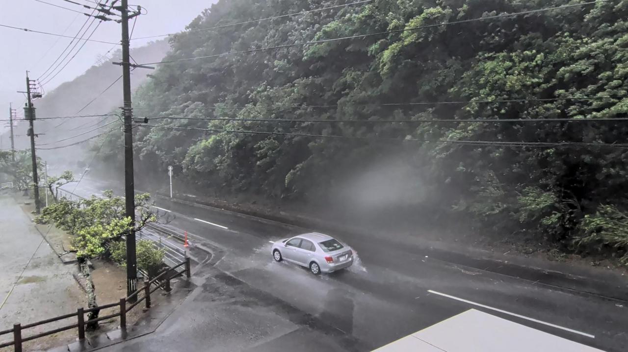 Typhoon Dolphin batters Japan's Okinawa before bearing down on China — image supplied by BBC World's feed
