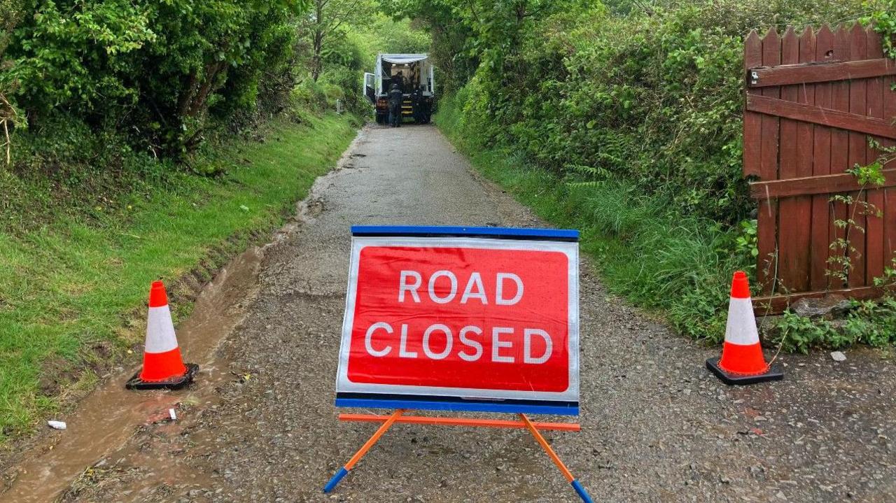 A sign reading road closed on the Delaware Road, in Drakewalls