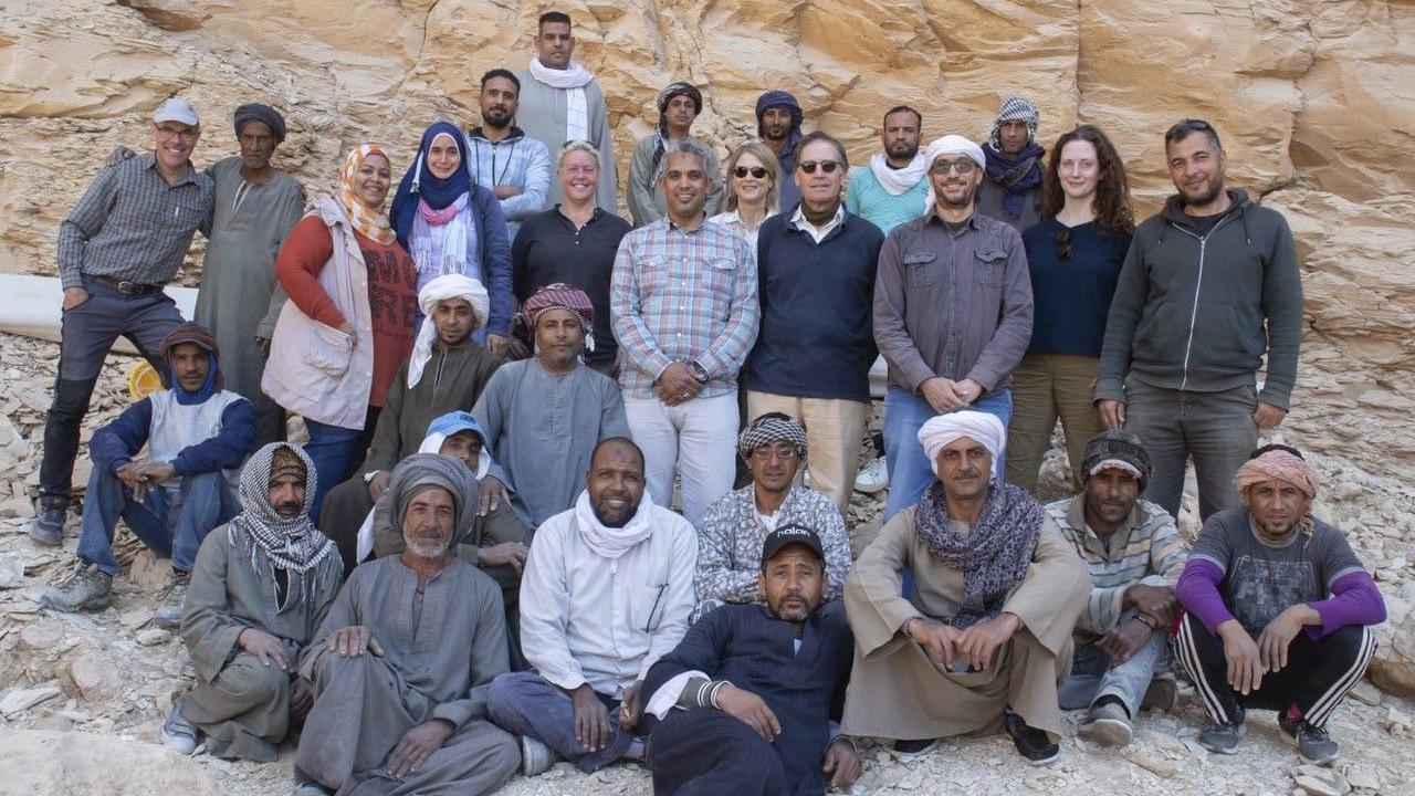 A group picture of researchers and archaeologists from the New Kingdom Research Foundation and Egypt's Antiquities Ministry