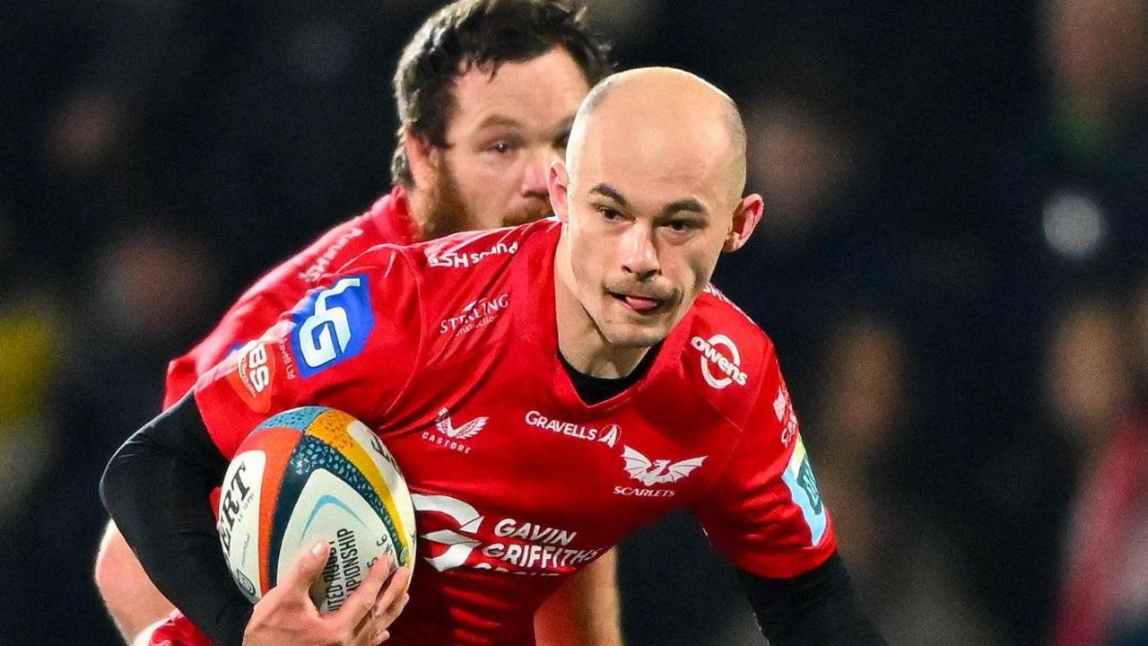 Ioan Nicholas in action for Scarlets