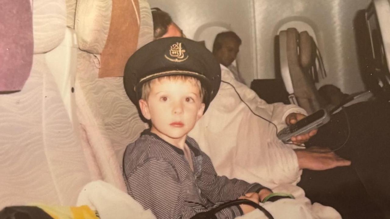 Macsen ar awyren gyda het peilot