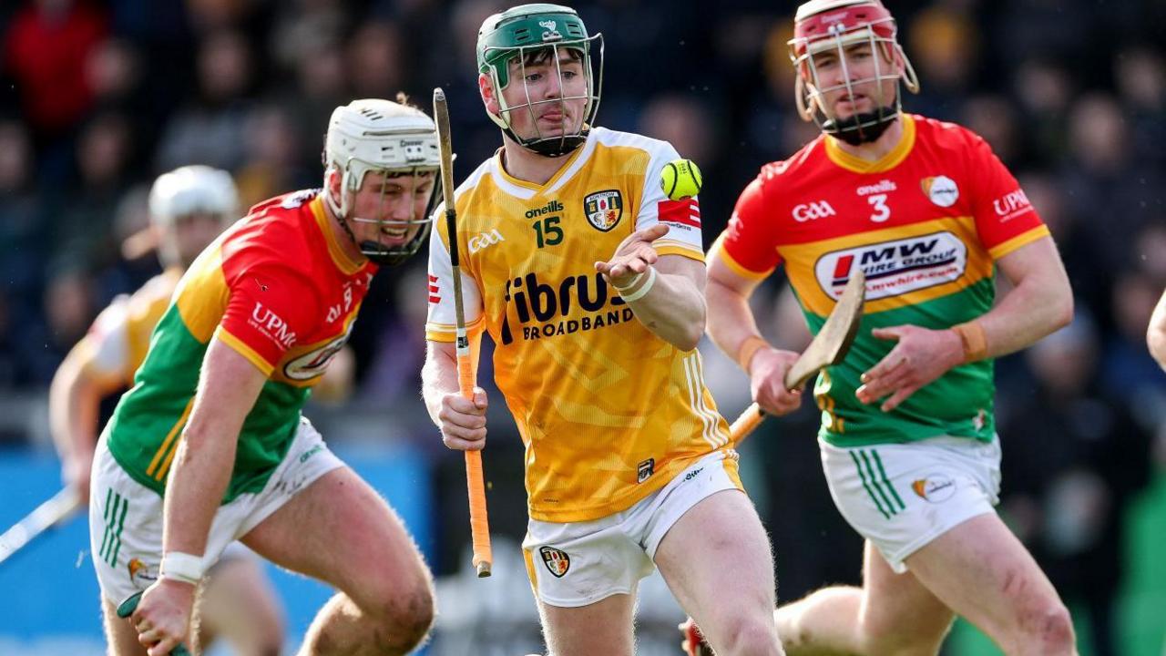 Conal Cunning scores a point 