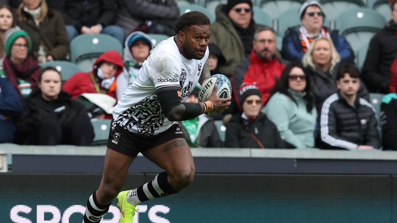 Virimi Vakatawa runs with the ball during a game for Bristol