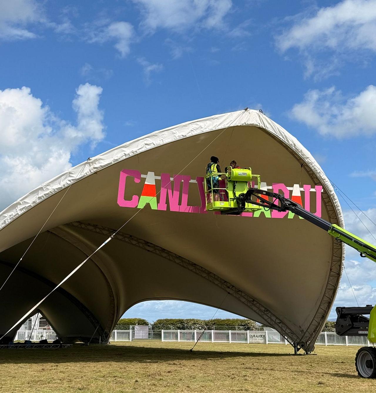 Y llwyfan canlyniadau