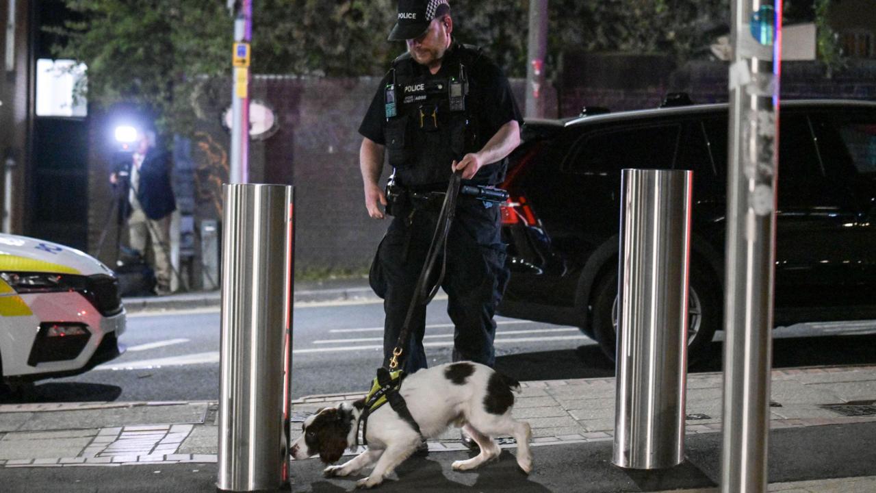 Peter Kay show halted after suspicious bag found; teenager arrested on suspicion of bomb hoax — image 6