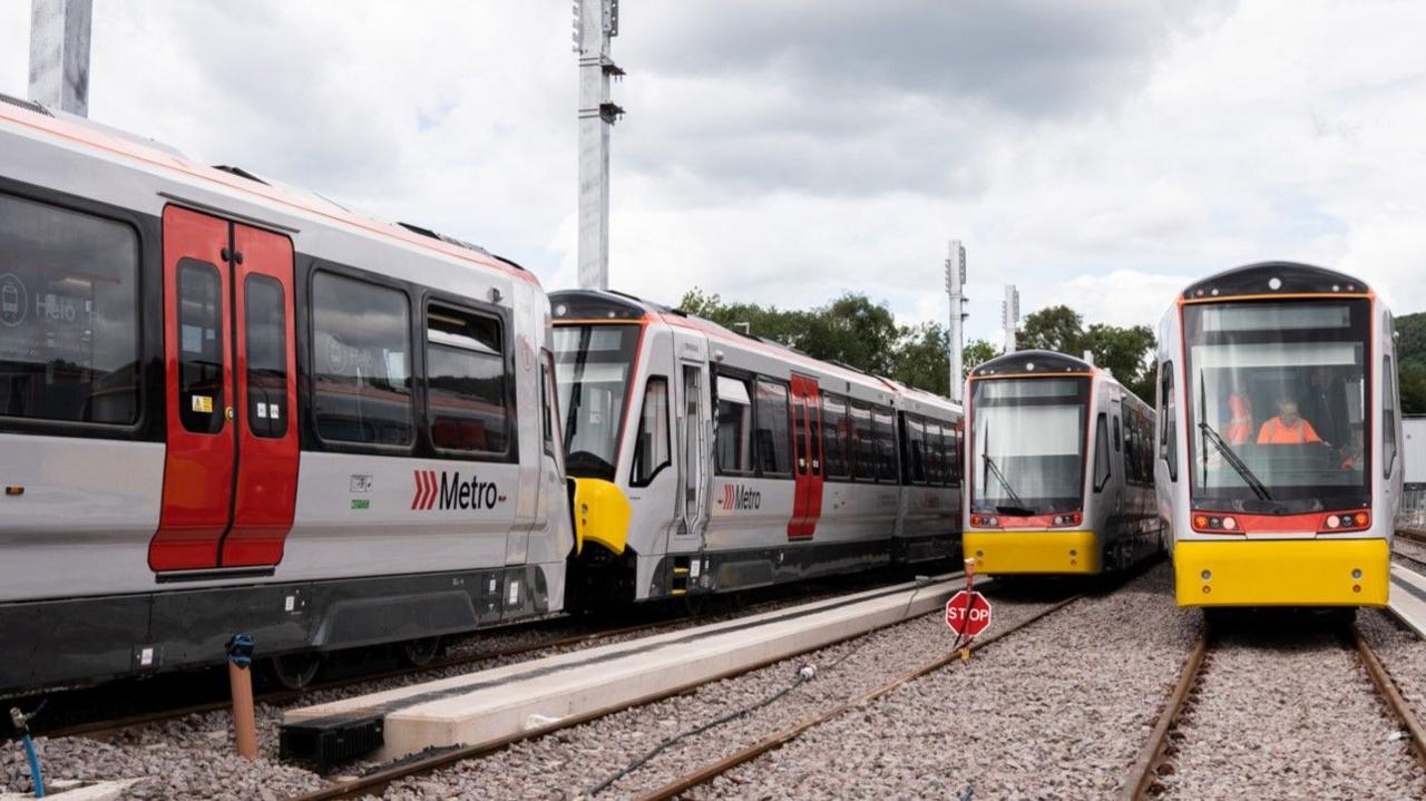 trenau-tram newydd Trafnidiaeth Cymru