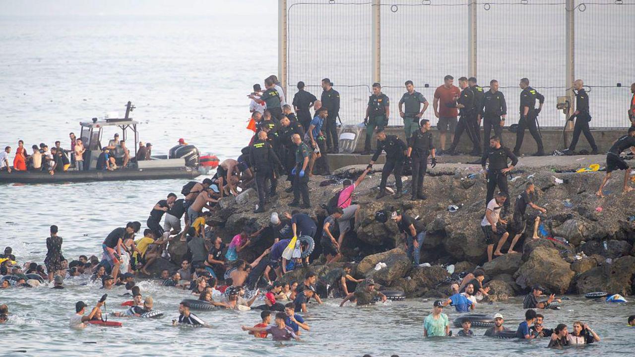 About 60,000 migrants arrive in Ceuta in 24 hours, Spanish territory's leader says — image supplied by BBC News's feed
