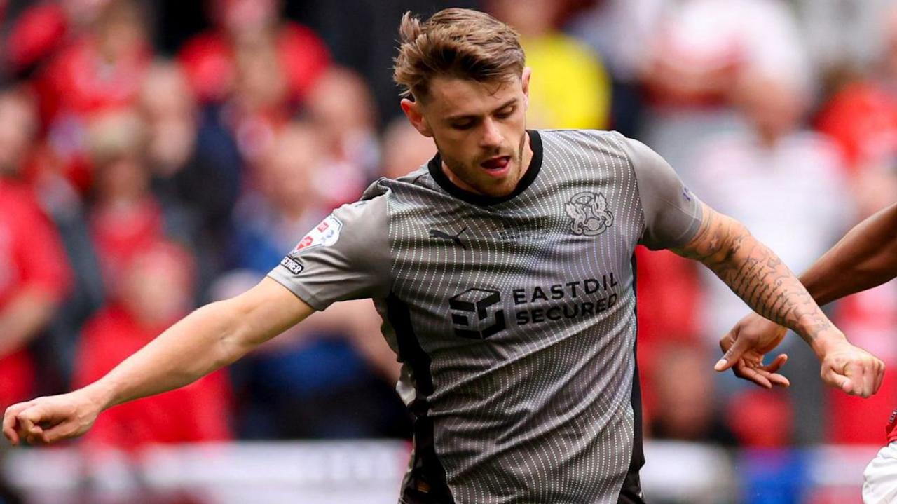 Charlton Athletic striker Charlie Kelman, pictured whilst on loan at Leyton Orient in 2024-25