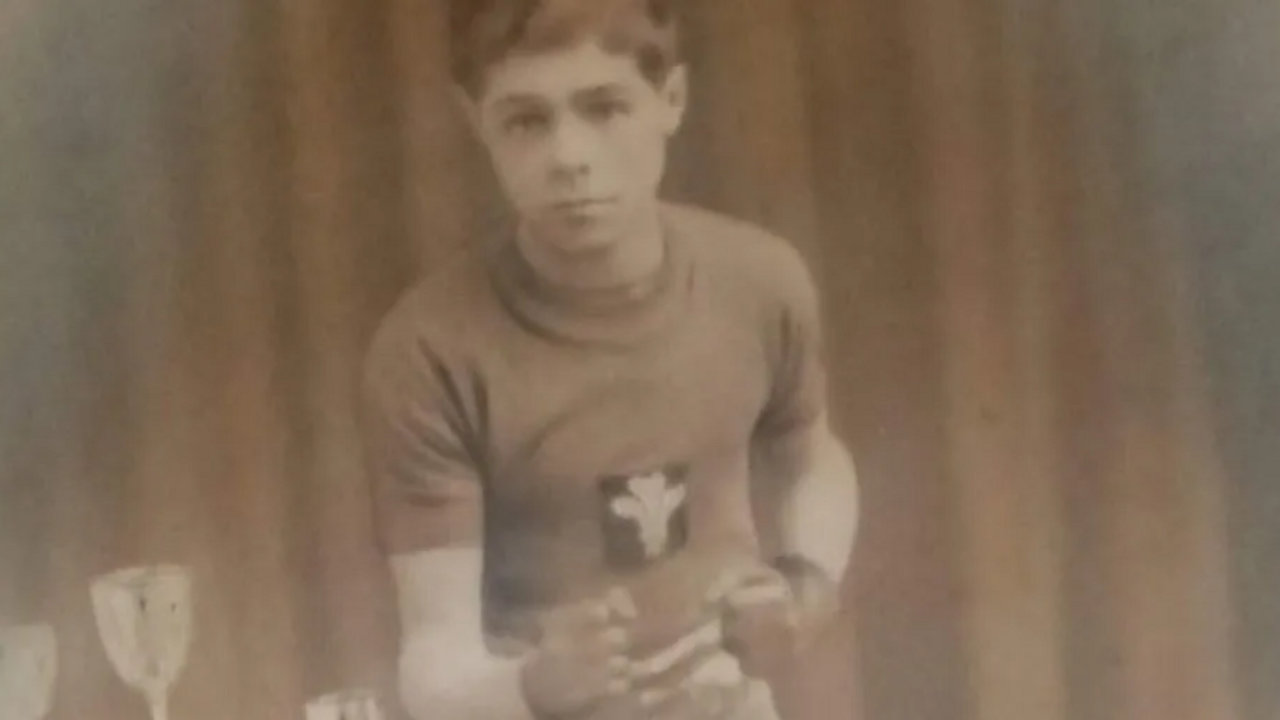 A black and white photo of Cuthbert as a teenaged amateur boxer 