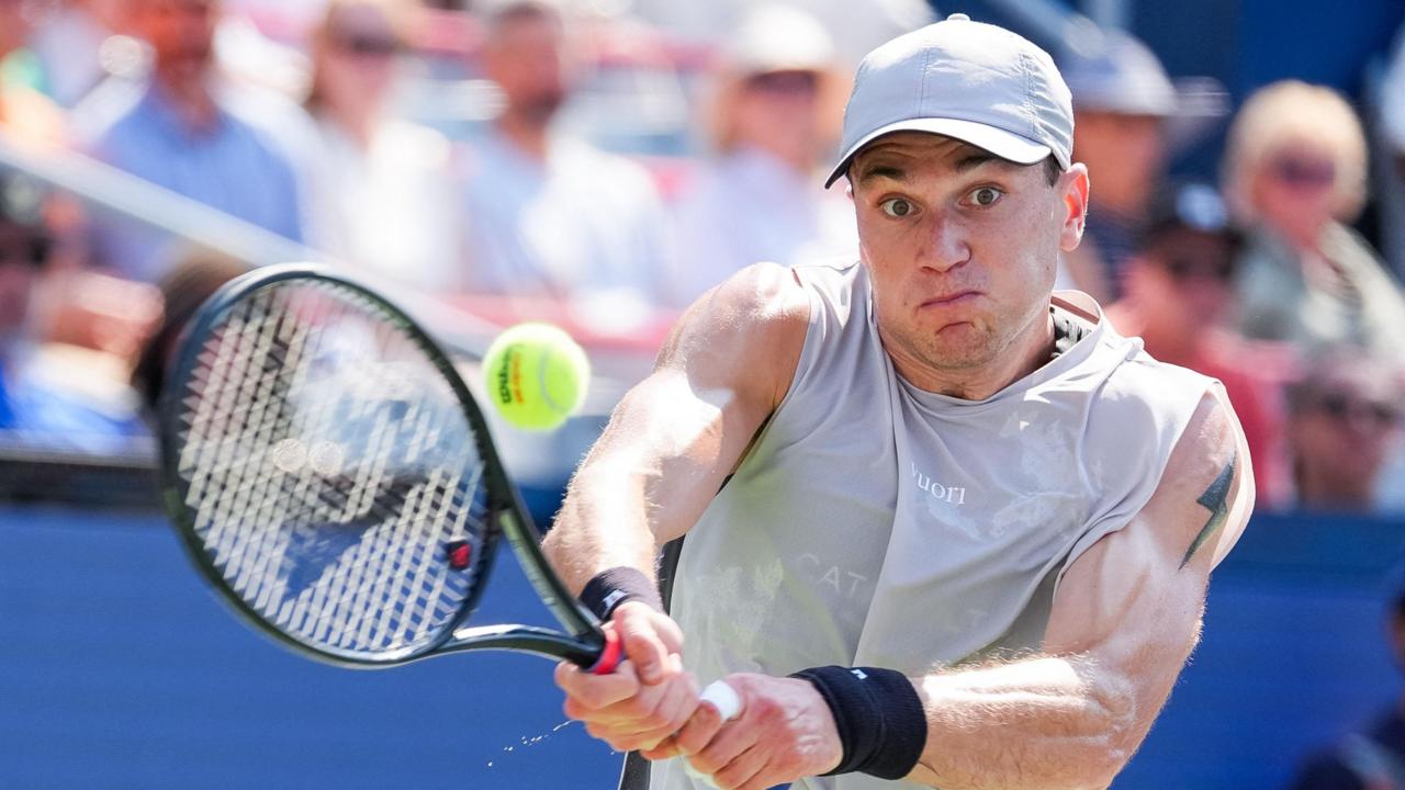 Tearful Draper struggles during comeback defeat — image supplied by BBC Sport's feed