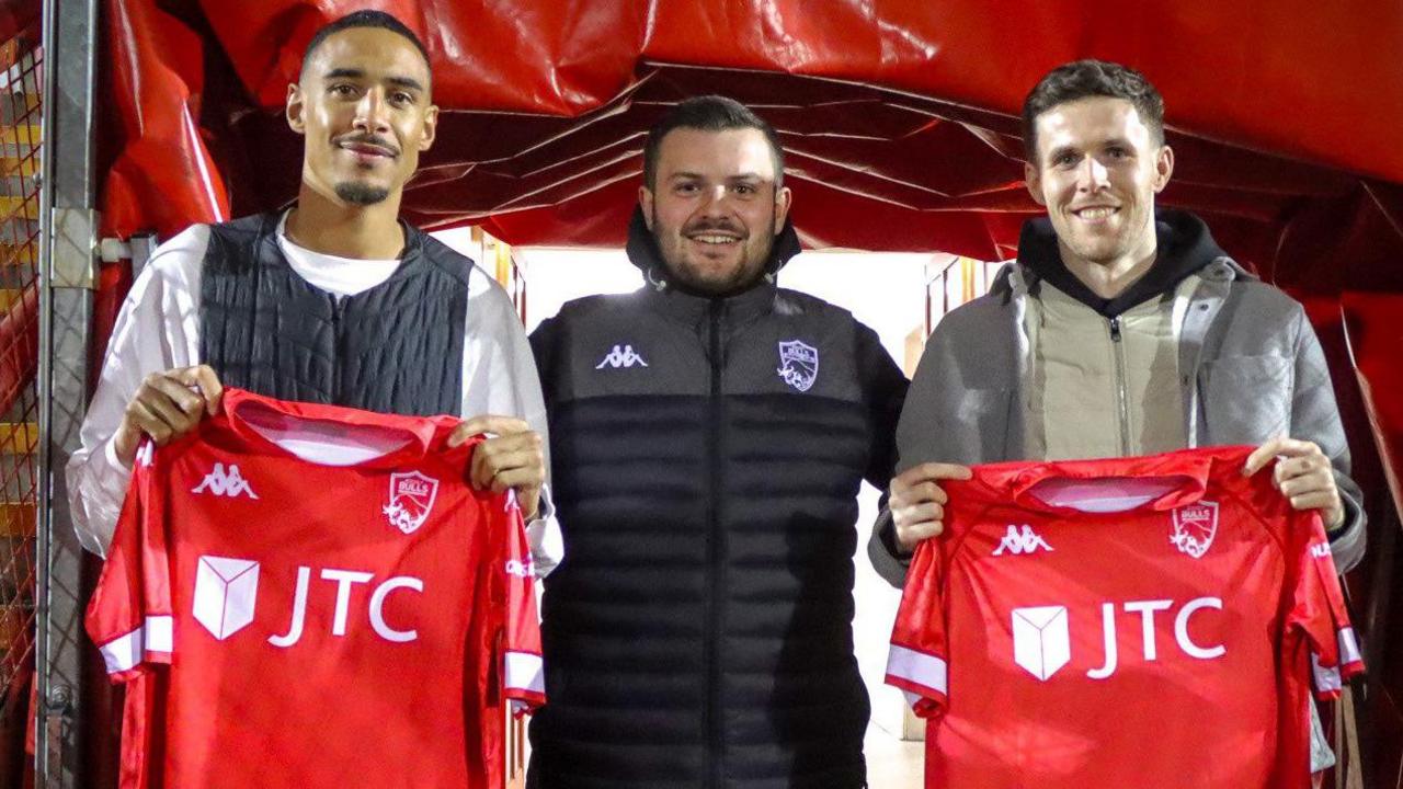 Kurtis Guthrie (left) and Paul McKay (right) with Jersey boss Elliot Powell