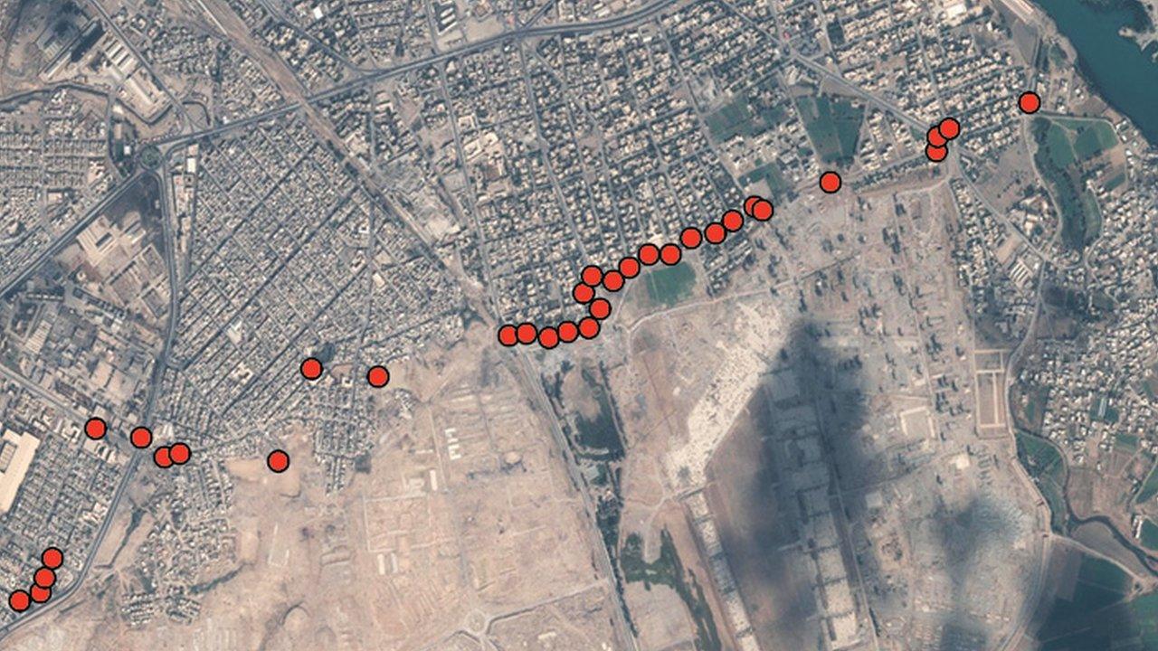 Satellite image showing the location of barricades in Mosul, Iraq