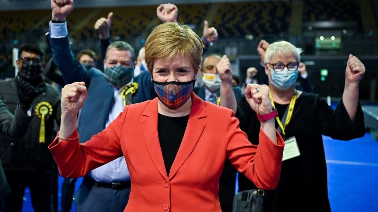 Nicola Sturgeon celebrating at Glasgow count