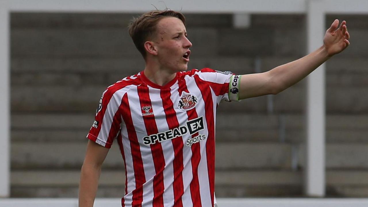 Harrison Jones playing for Sunderland in a pre-season friendly