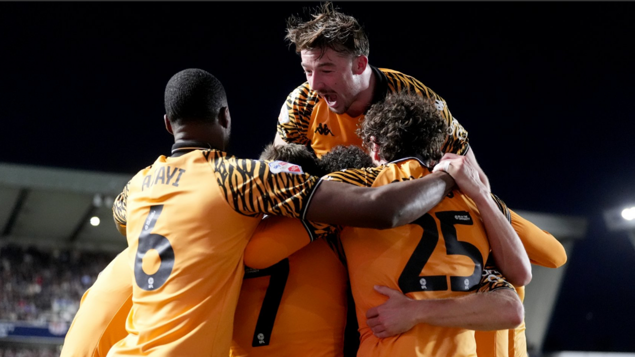 Hull City's Mohamed Belloumi celebrates scoring their side's first goal of the game during the Sky Bet Championship play off semi-final second leg match.