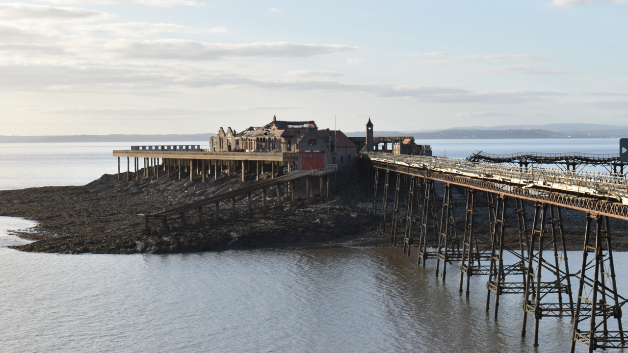 Birnbeck Pier's bridge to the island where the pier is based. The old buildings can be seen on the island and an old RNLI station.