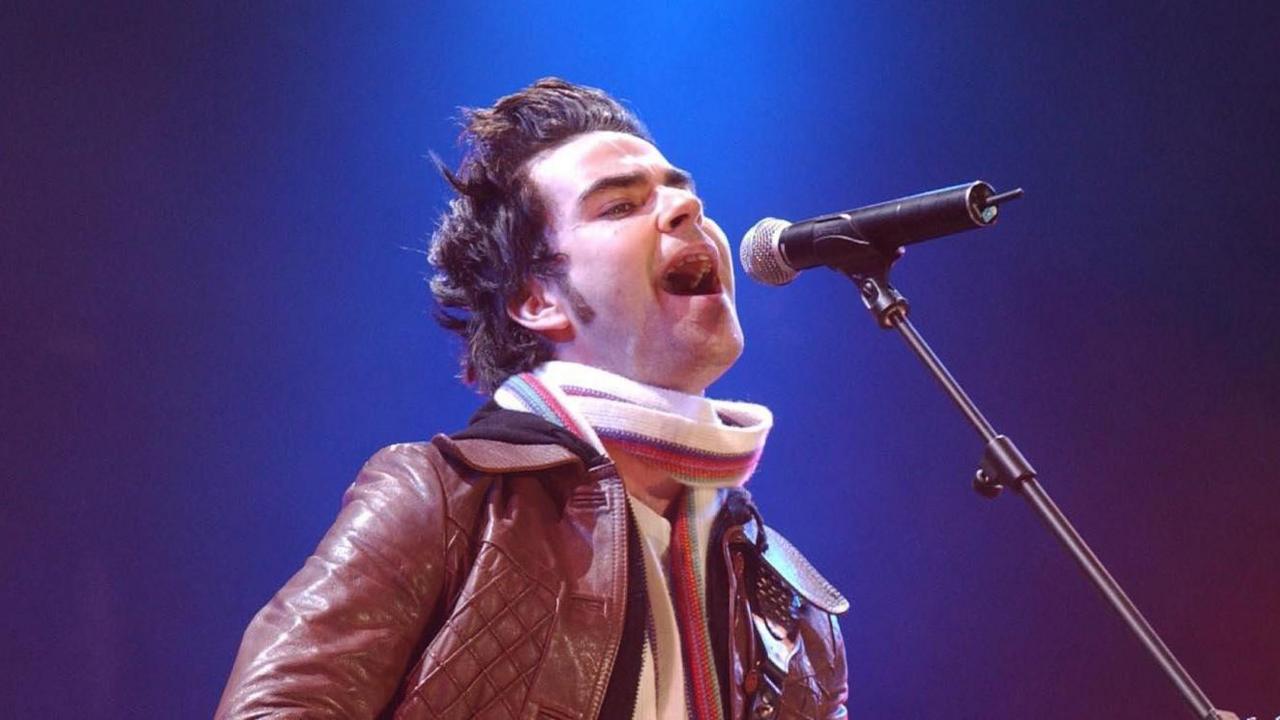 Kelly Jones wearing a brown leather jacket performs during the Tsunami Relief Concert Cardiff at the Millenium Stadium in Wales Saturday 22nd January 2005