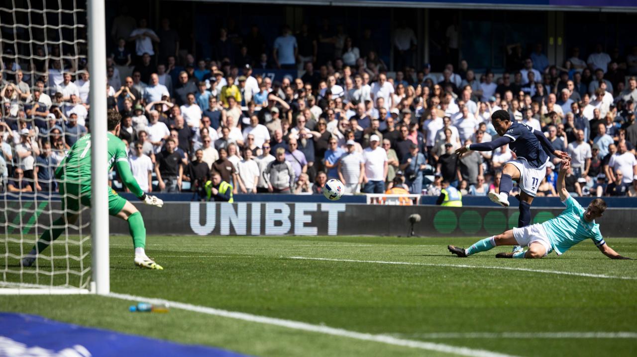 Millwall beat Oxford 2-0 but miss automatic promotion as Ipswich win keeps them in third — image 3