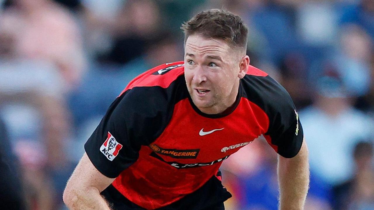 Tom Rogers bowling for Melbourne Renegades