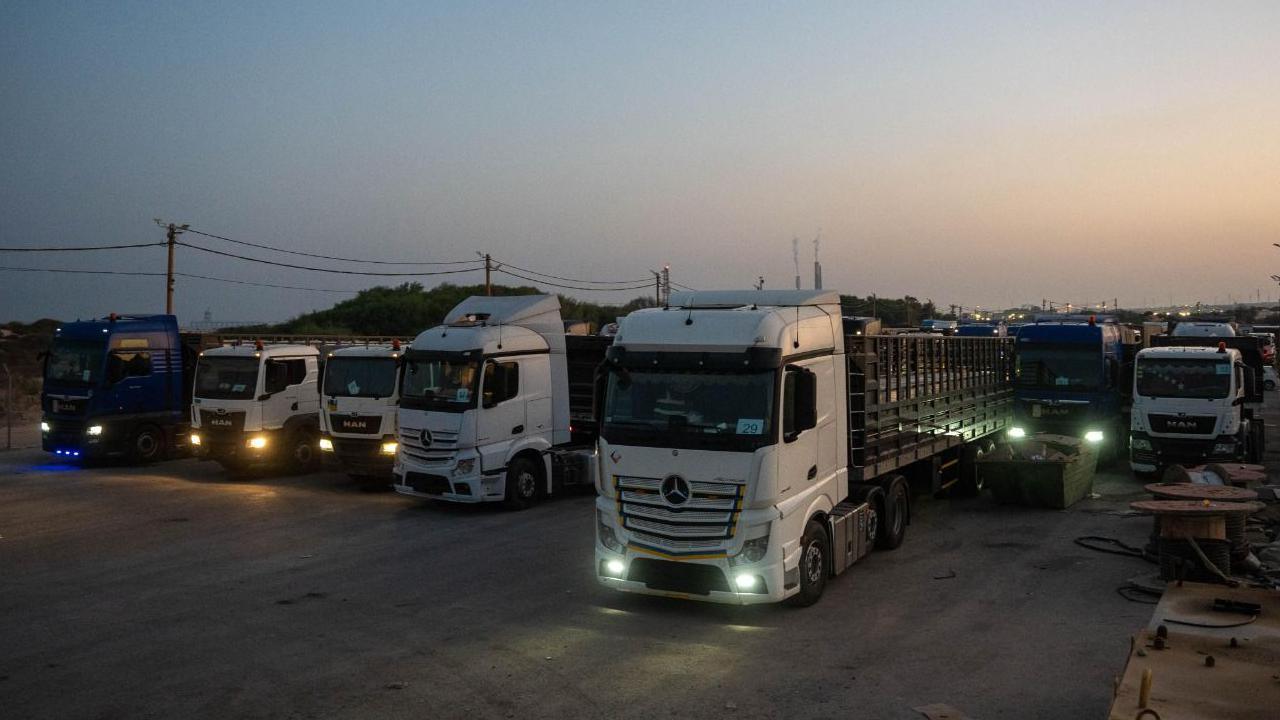 Handout photo from Israeli military body Cogat showing lorries delivering humanitarian aid from Jordan to the northern Gaza Strip (16 October 2024) 