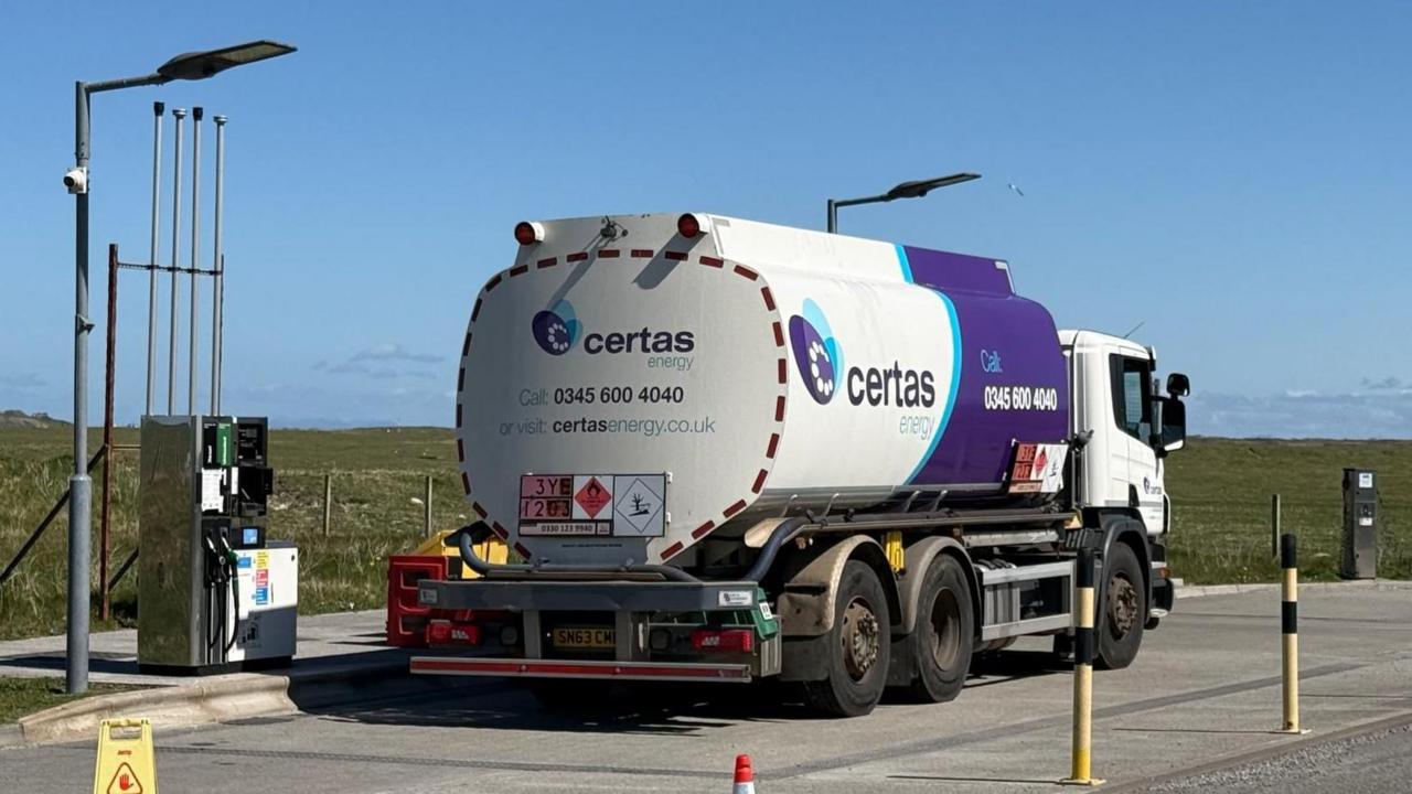 Tiree's only petrol station caps purchases at £25 as ferry shortage cuts fuel supply — image 2