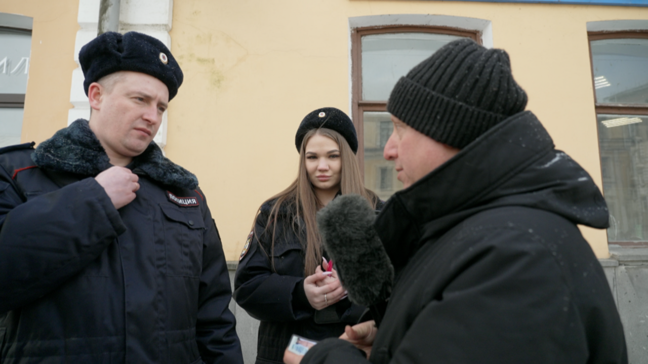 Police stop the BBC to ask what they're doing in Tver