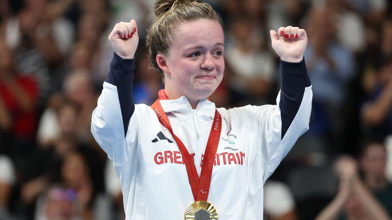 Maisie Summers-Newton with her gold medal