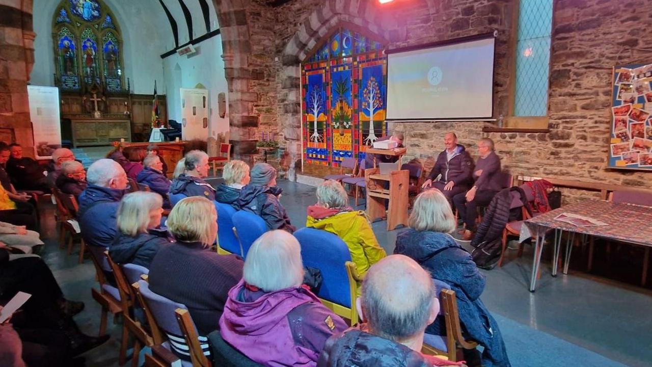 Cyfarfod am waith ffordd Penmachno